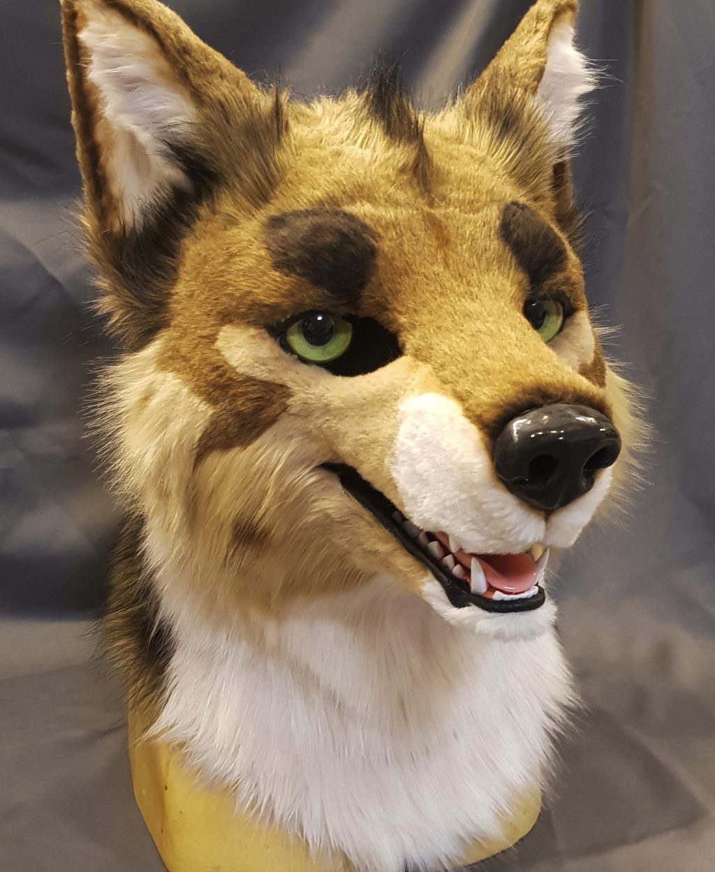 CRINSY Custom Fursuits and Fursuit Parts